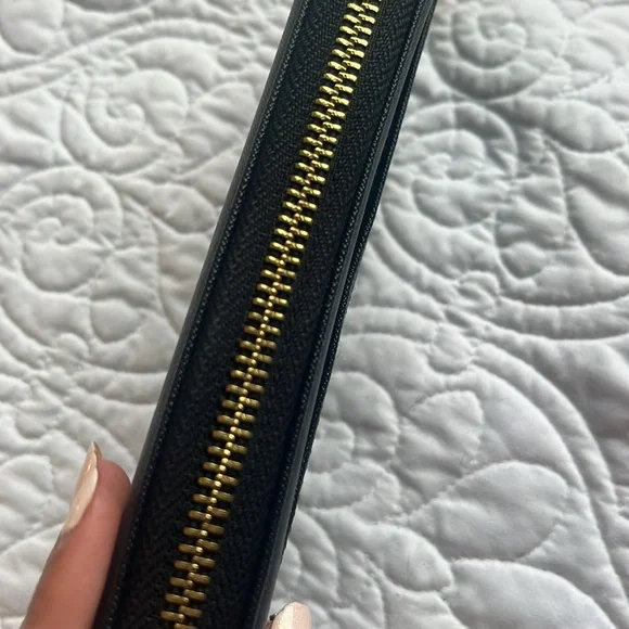 NWOT ANNE KLEIN Wallet Black Brand New with Gold Zippers - Picture 5 of 11